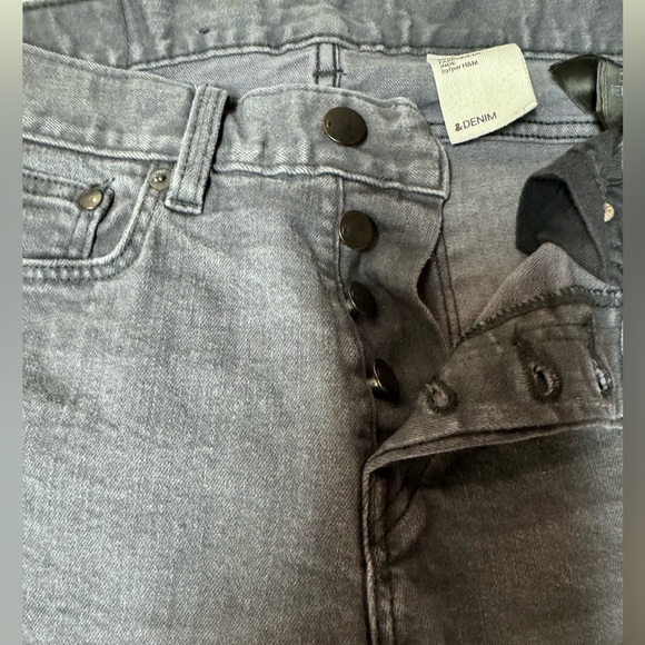 H&M Men’s Shorts Gray & Denim Bermuda Button Fly Size 28 - Picture 2 of 3